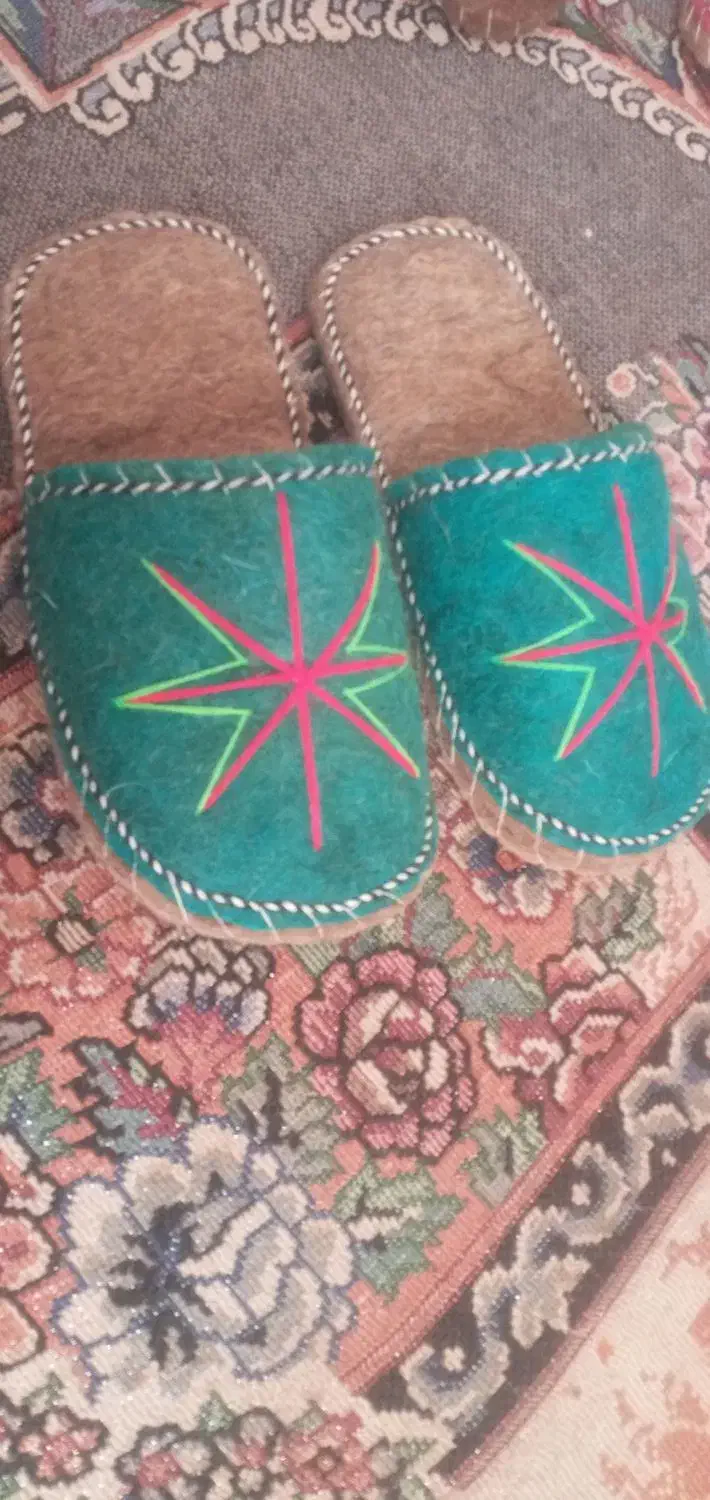 کفش نمدی|کیف، کفش، کمربند|مشهد, سجادیه|دیوار