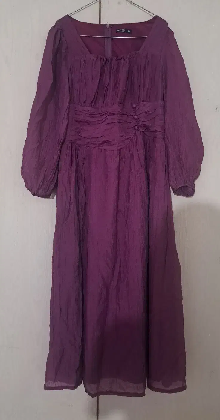 پیراهن|لباس|رشت, نخودچر|دیوار