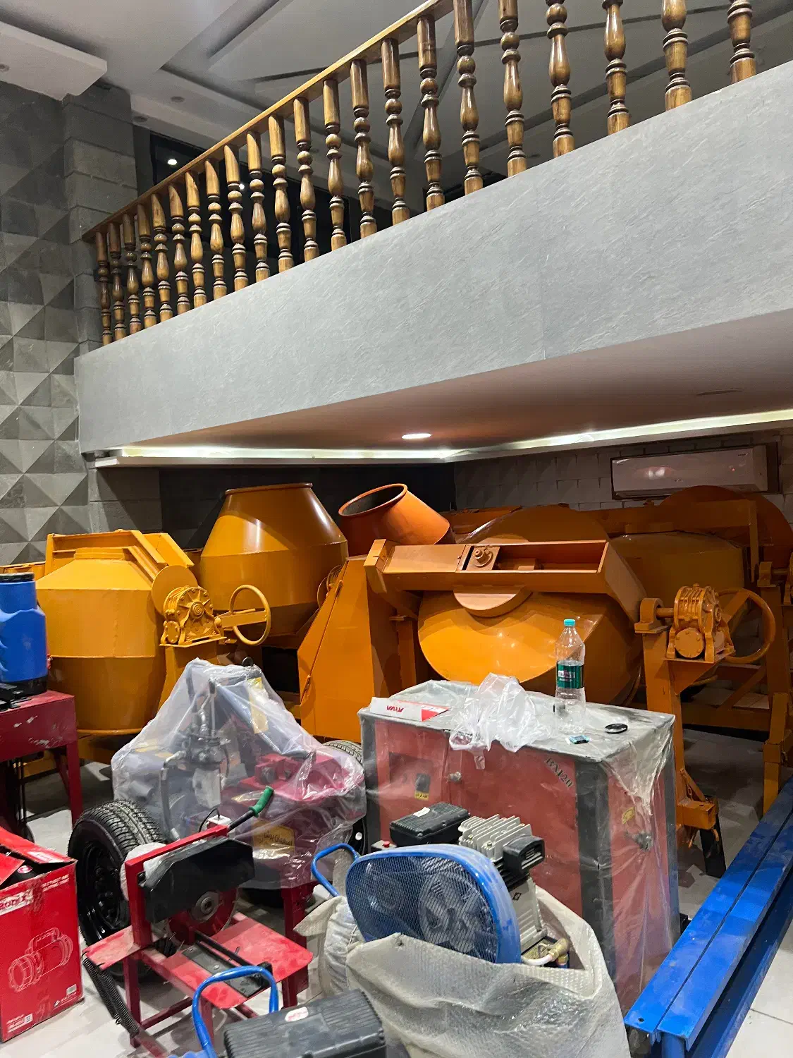 فروش انواع بالابر و خلاطه ساختمانی و ابزارالات|ماشین‌آلات صنعتی|یزد, |دیوار