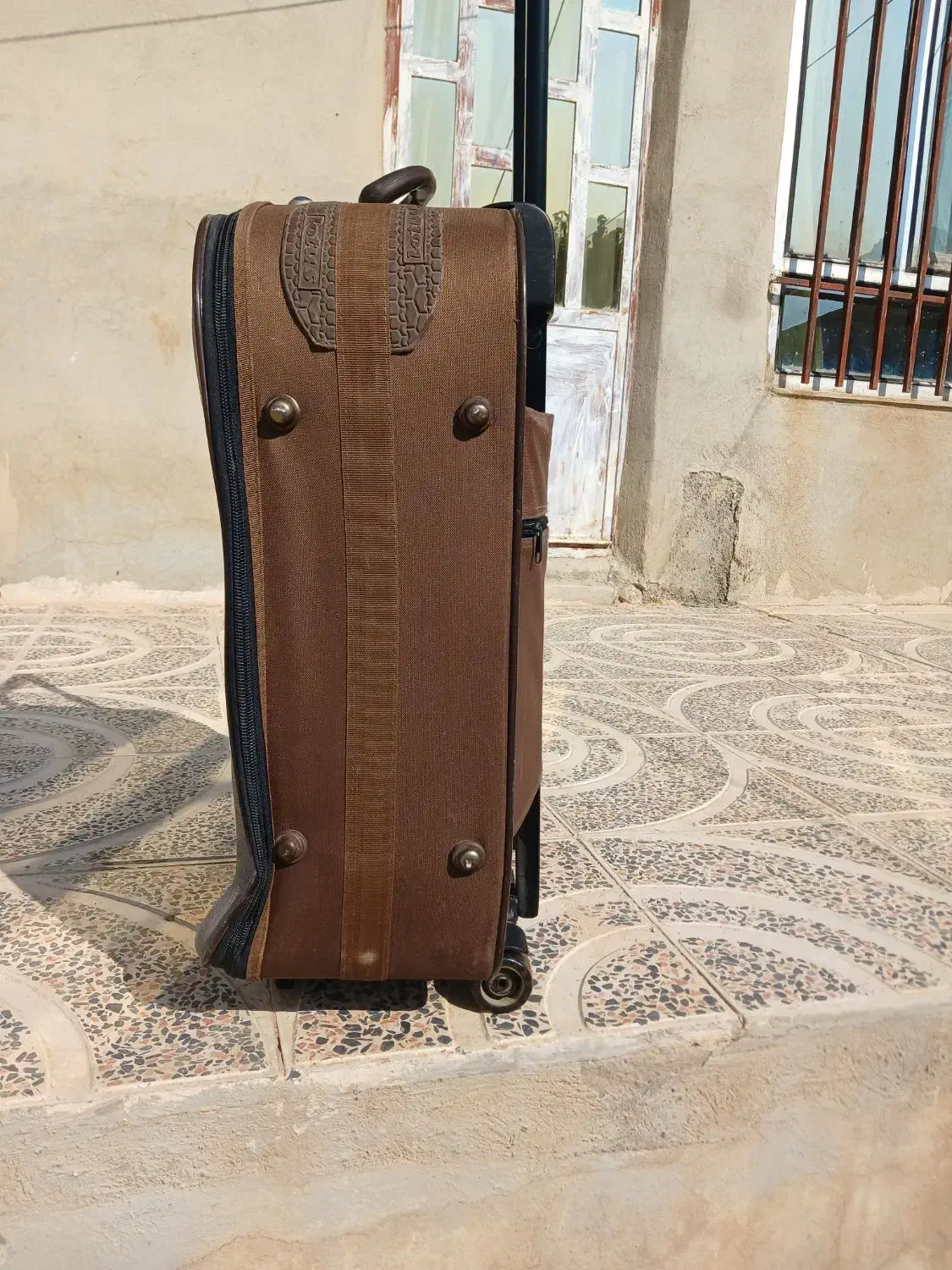 چمدان|کیف، کفش، کمربند|ایوان, |دیوار