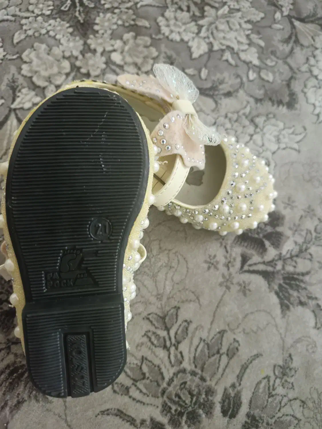 کفش دخترانه نونو|کفش و لباس بچه|صحنه, |دیوار