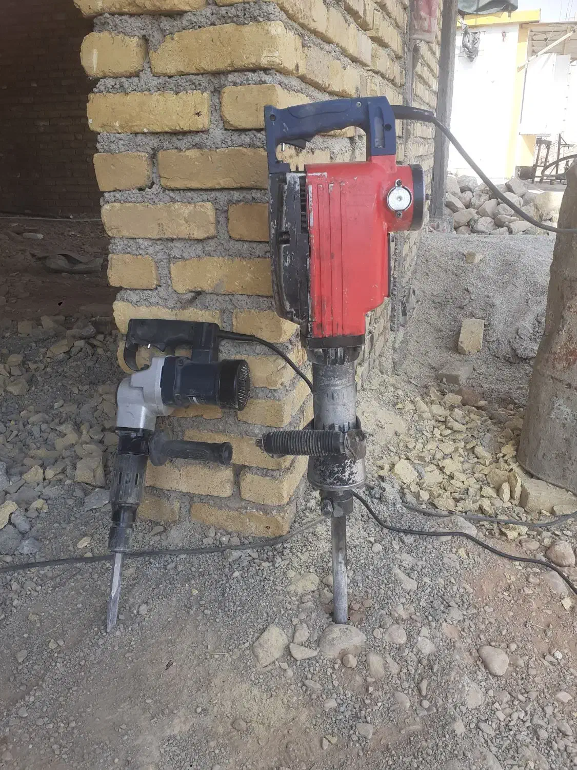 خدمات کندهکاری،تخریب،حفر چاه و تخریب بتن|خدمات پیشه و مهارت|آبدانان, |دیوار