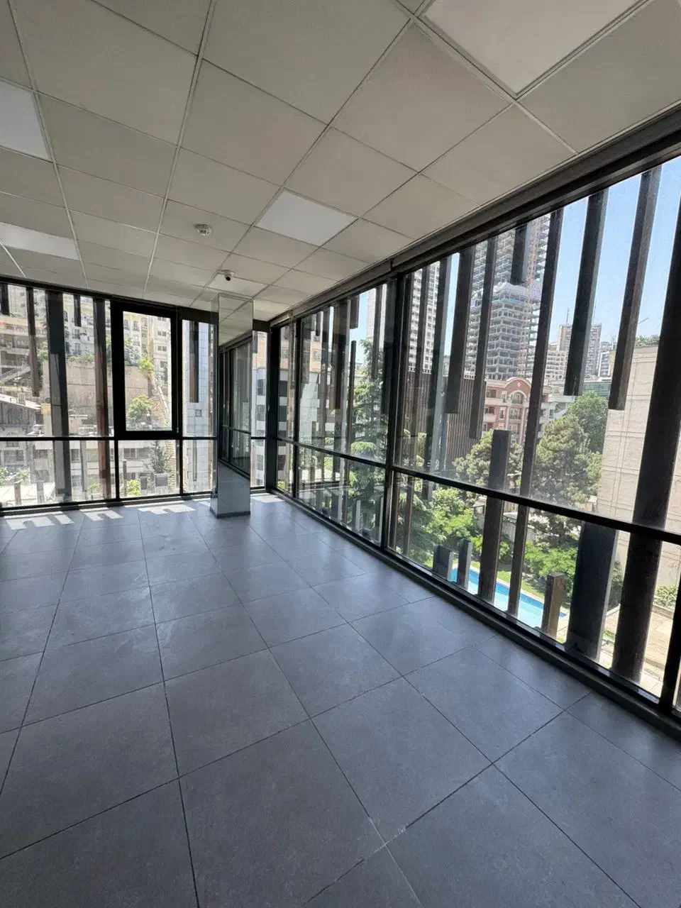 ۱۲۰ متر مدرن/بر اصلی /ویومشجر|اجارهٔ دفتر کار، اتاق اداری، مطب|تهران, زعفرانیه|دیوار