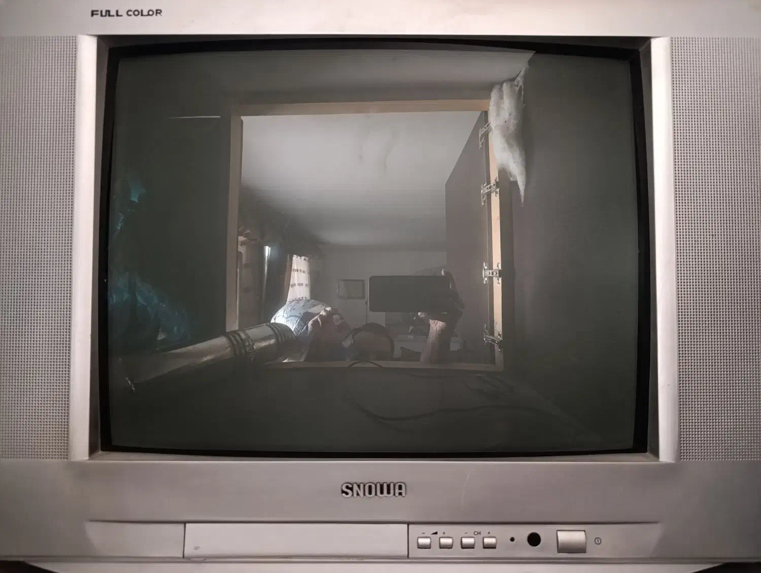 ۲عدد تلویزیون در حد نو سالم ومیز تلویزیون و تخت|تلویزیون و پروژکتور|شاهرود, |دیوار