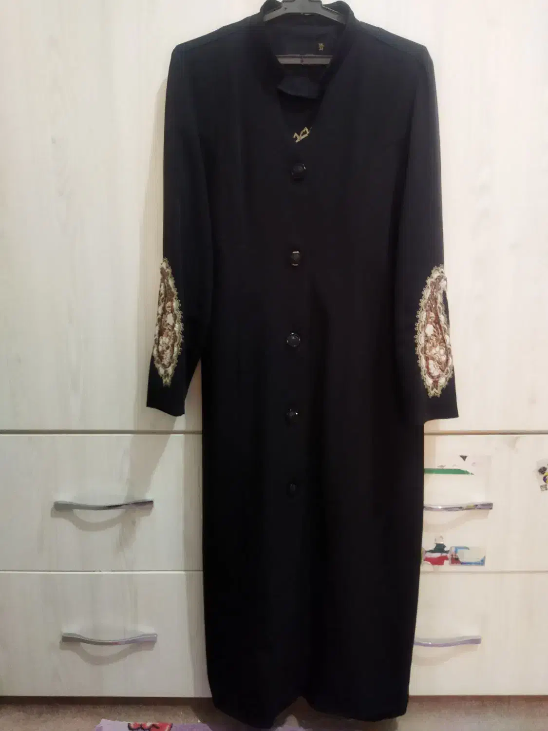 مانتو مجلسی|لباس|قم, شاه احمد قاسم|دیوار