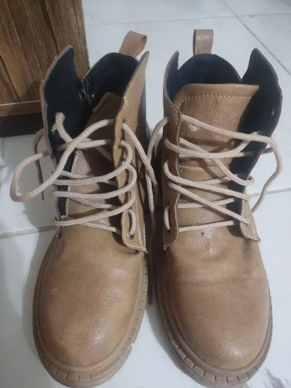 کفش بوت|کیف، کفش، کمربند|بروجن, |دیوار