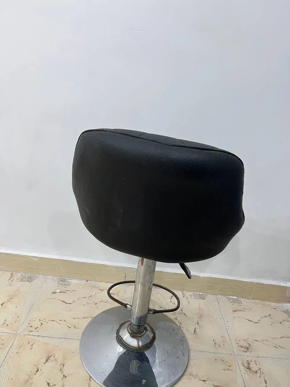 صندلی|صندلی و نیمکت|صومعه‌سرا, |دیوار