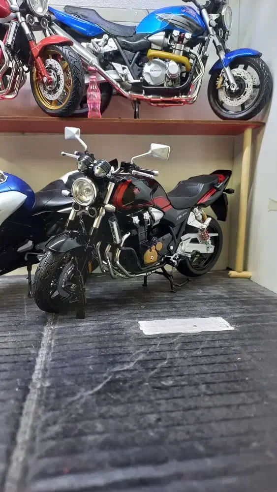 ماکت موتور سی بی ۱۳۰۰ مدل ۲۰۱۶|کلکسیون و سرگرمی|تهران, فلسطین (میدان انقلاب)|دیوار