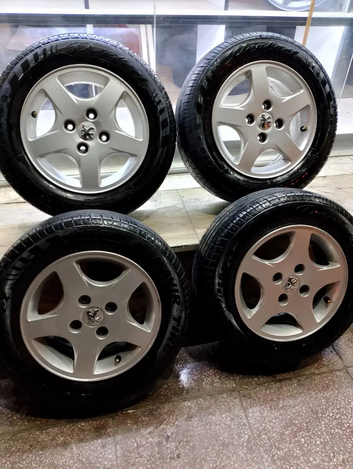 رینگ و لاستیک دسته دوم|قطعات یدکی و لوازم جانبی|شاهینشهر, خانه کارگر|دیوار