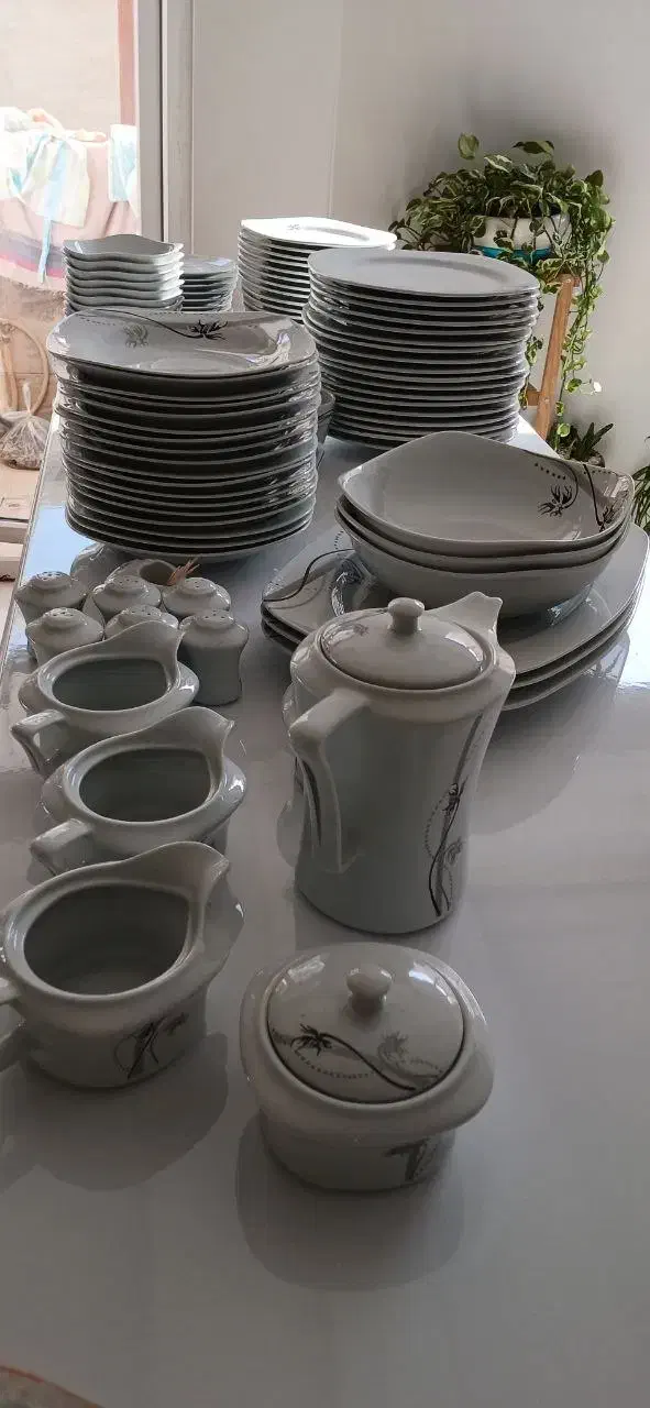 سرویس ۱۸ نفره چینی  (اسپیدار)|ظروف سرو و پذیرایی|پردیس, فاز ۲|دیوار