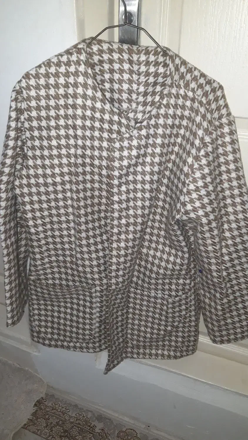 مانتو و کت|لباس|قرچک, میرزائی شمالی|دیوار