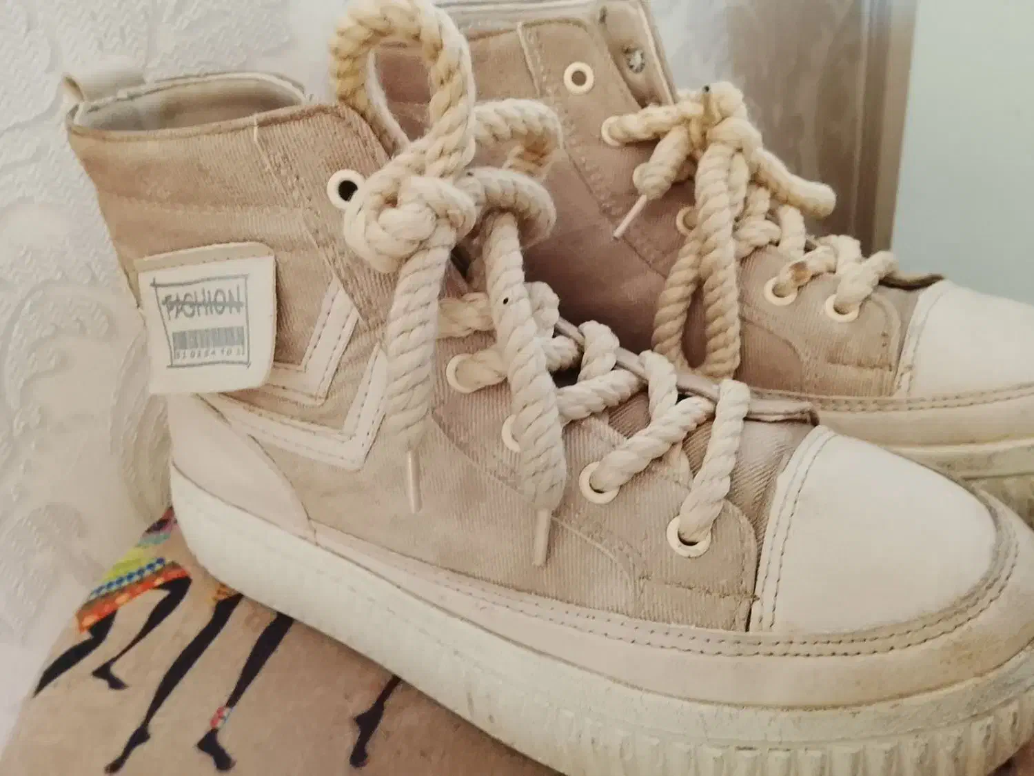 کفش|کیف، کفش، کمربند|اردبیل, |دیوار