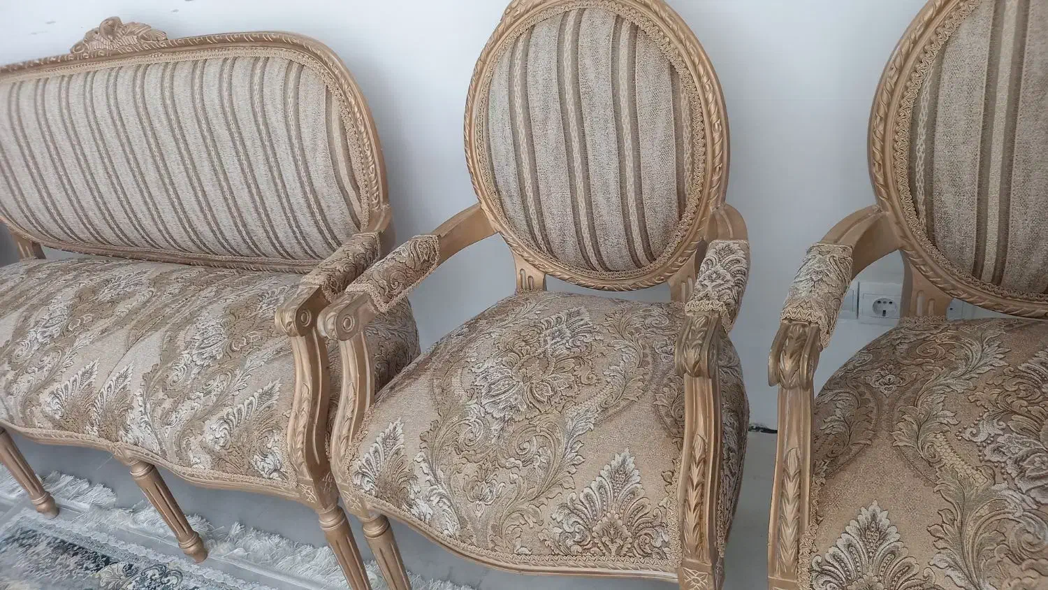 مبل هفت نفره کلاسیک با عسلی بزرگ|مبلمان خانگی و میز عسلی|کرمانشاه, |دیوار