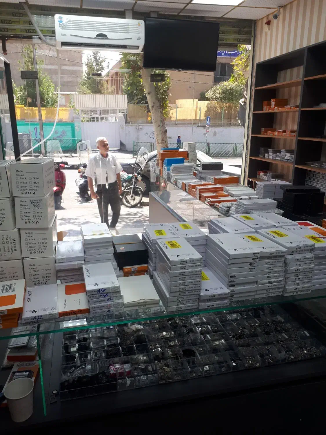 فروشنده اشنا به موبایل و قطعات|استخدام رایانه و فناوری اطلاعات|تهران, جوادیه تهرانپارس|دیوار