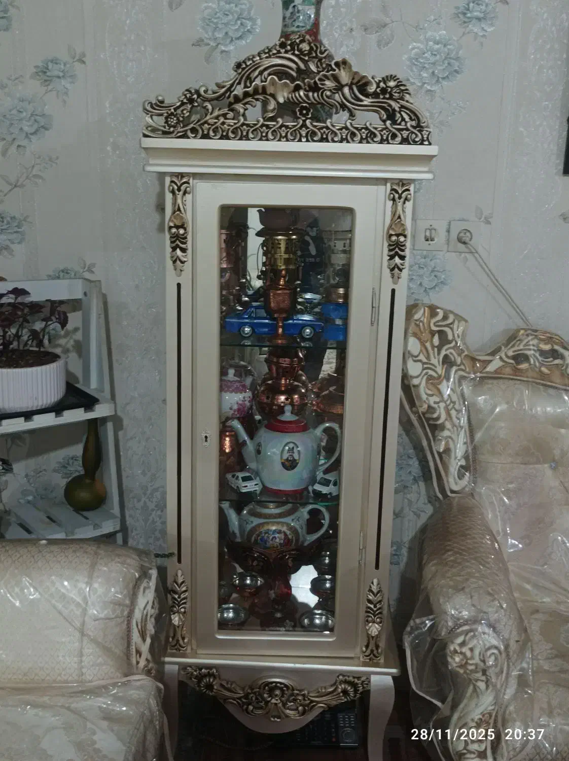 مبلمان و ناهار خوری و ویترین|مبلمان خانگی و میز عسلی|شاهینشهر, برخوار غرب|دیوار