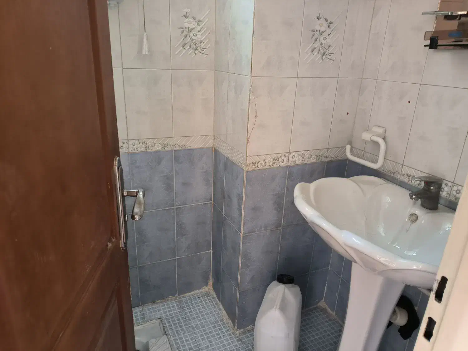 ۱۴۰ متر سه خواب بهار تهرانپارس غرق نور طبقه آخر