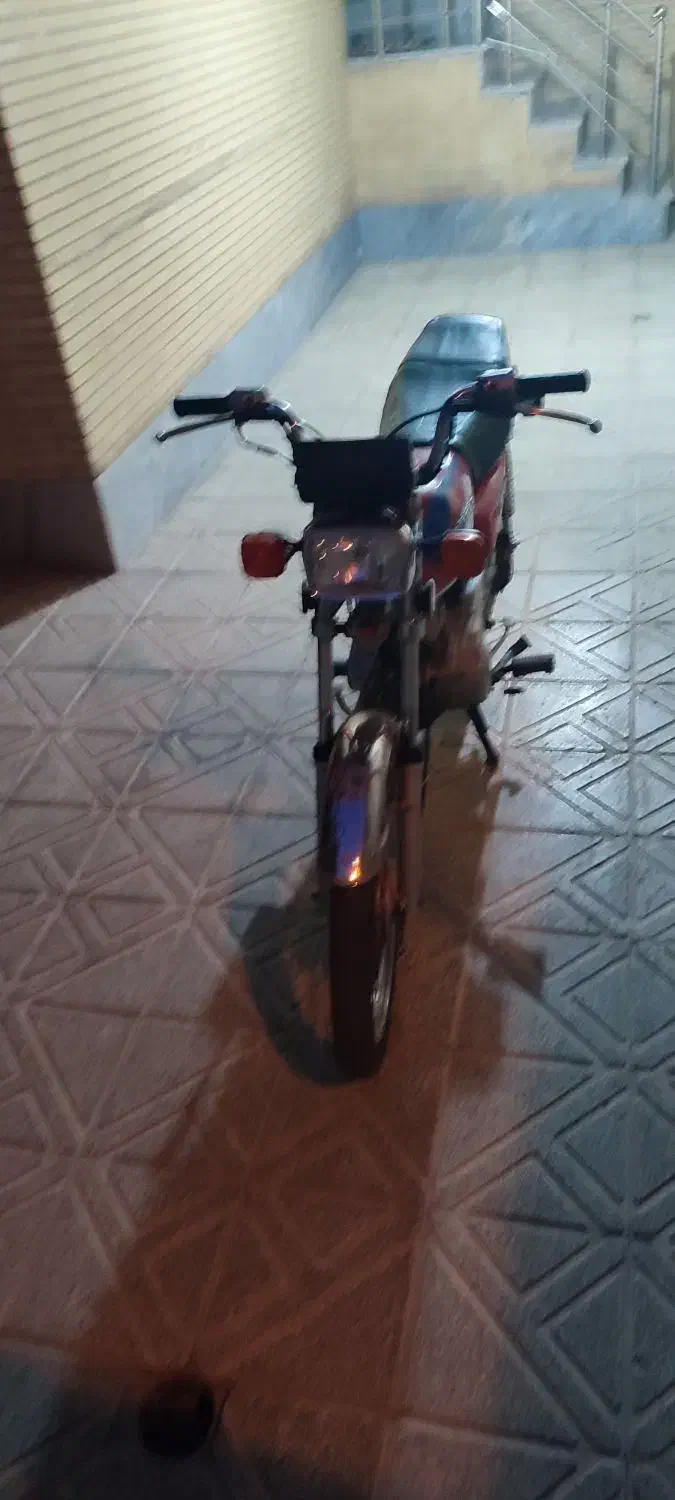 موتور مدل 82|موتورسیکلت|اصفهان, پوریای ولی|دیوار