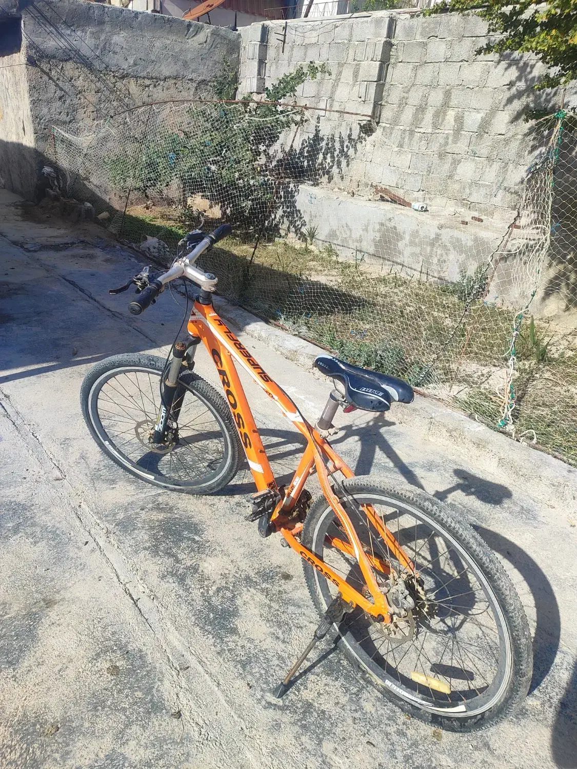 دوچرخه ۲۸|دوچرخه، اسکیت، اسکوتر|اهرم, |دیوار