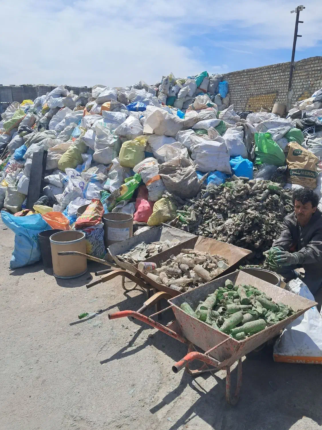کارگر ساده اقا و خانوم اتباع با مدارک|استخدام صنعتی، فنی، مهندسی|شهریار, شهرک شاهد|دیوار