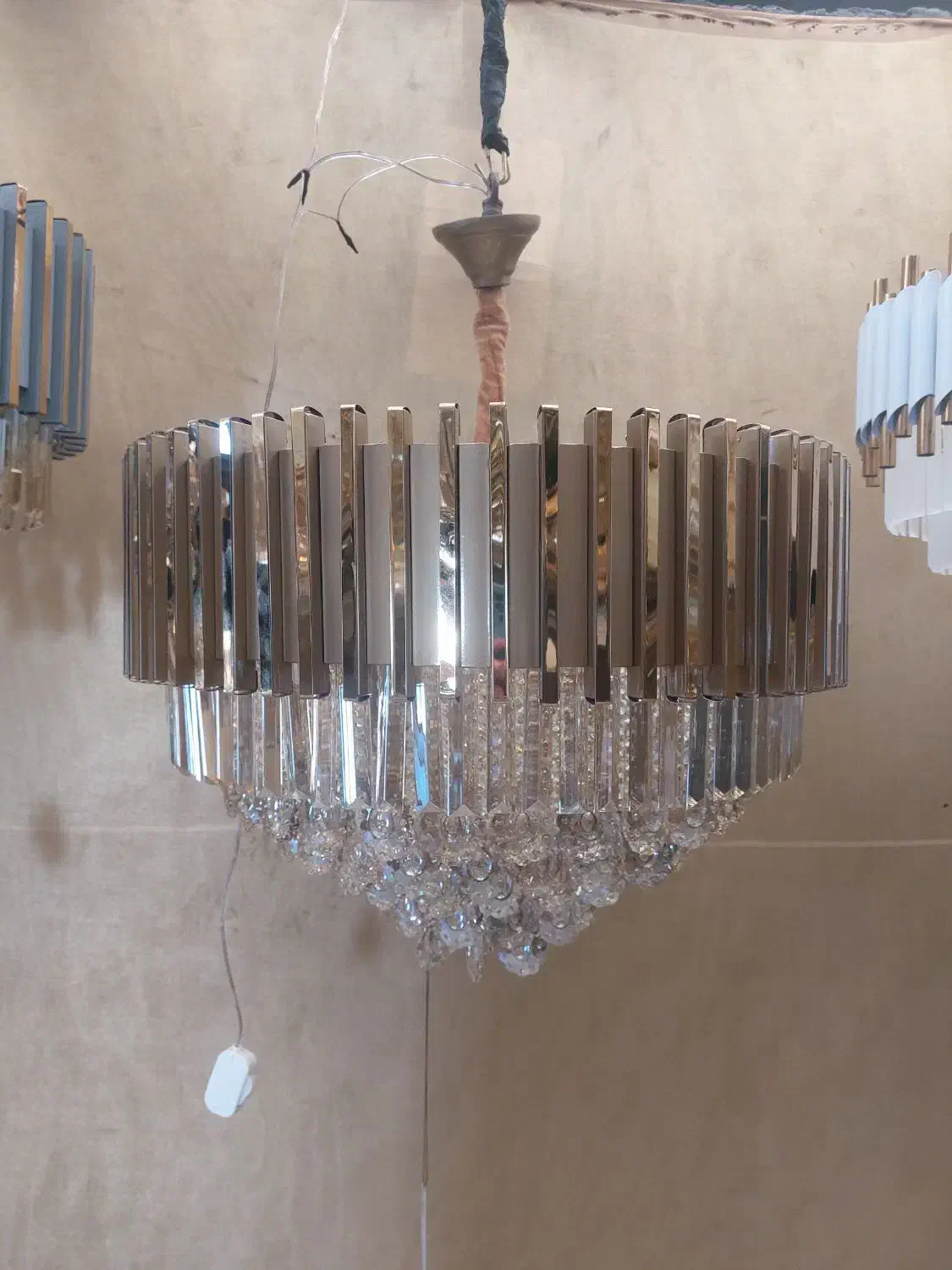 لوستر چتری|لوستر و چراغ آویز|اصفهان, کوجان|دیوار