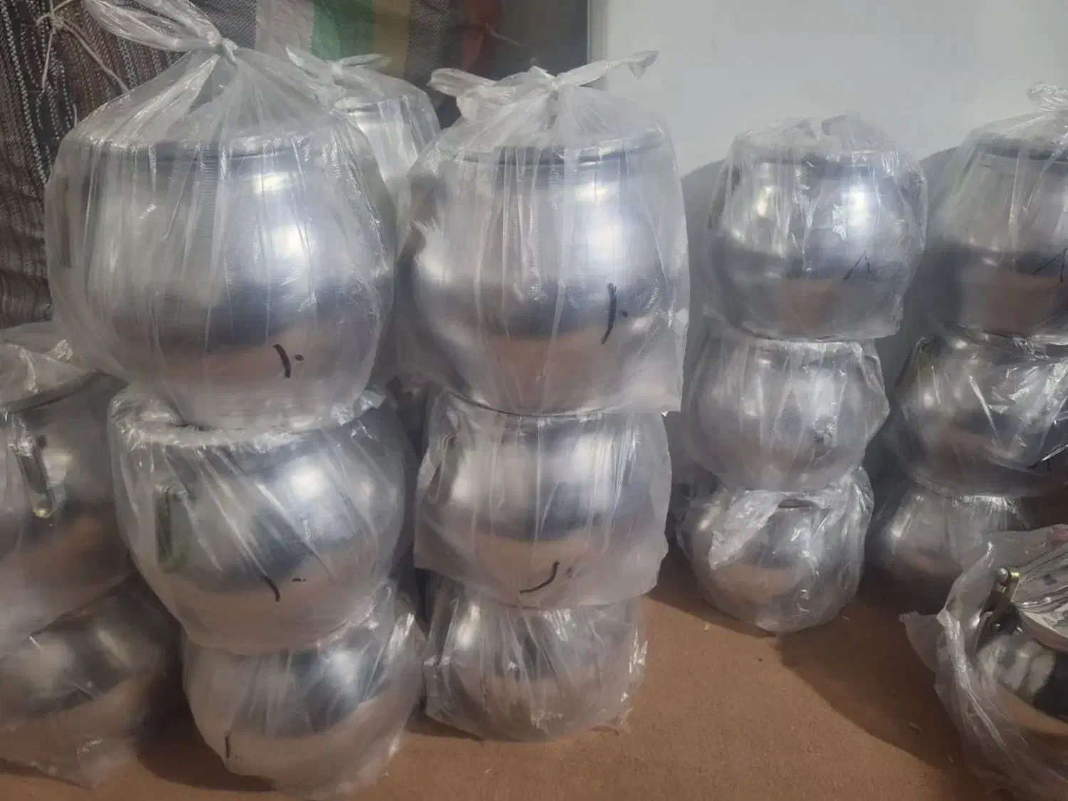 زودپز|ظروف پخت‌وپز|اصفهان, زاجان|دیوار