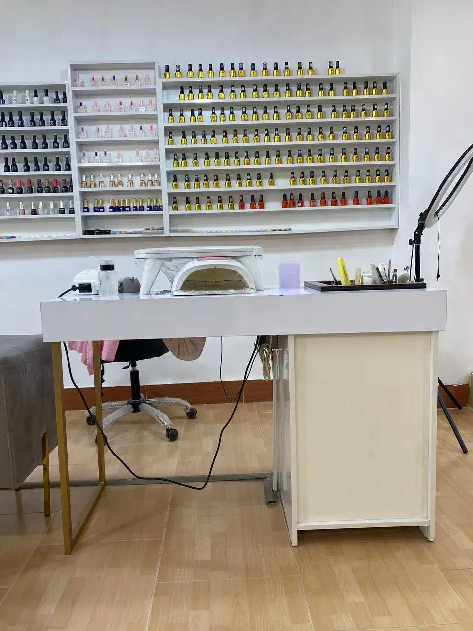 کمد لباس-استند لاک-استند پدیکور -کانتر حسابدار|آرایشگاه و سالنهای زیبایی|گنبد کاووس, |دیوار