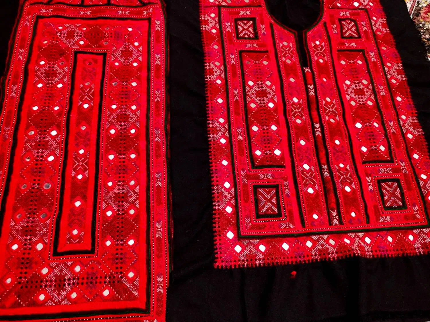 زیاستین چرخ و دست|لباس|خاش, |دیوار