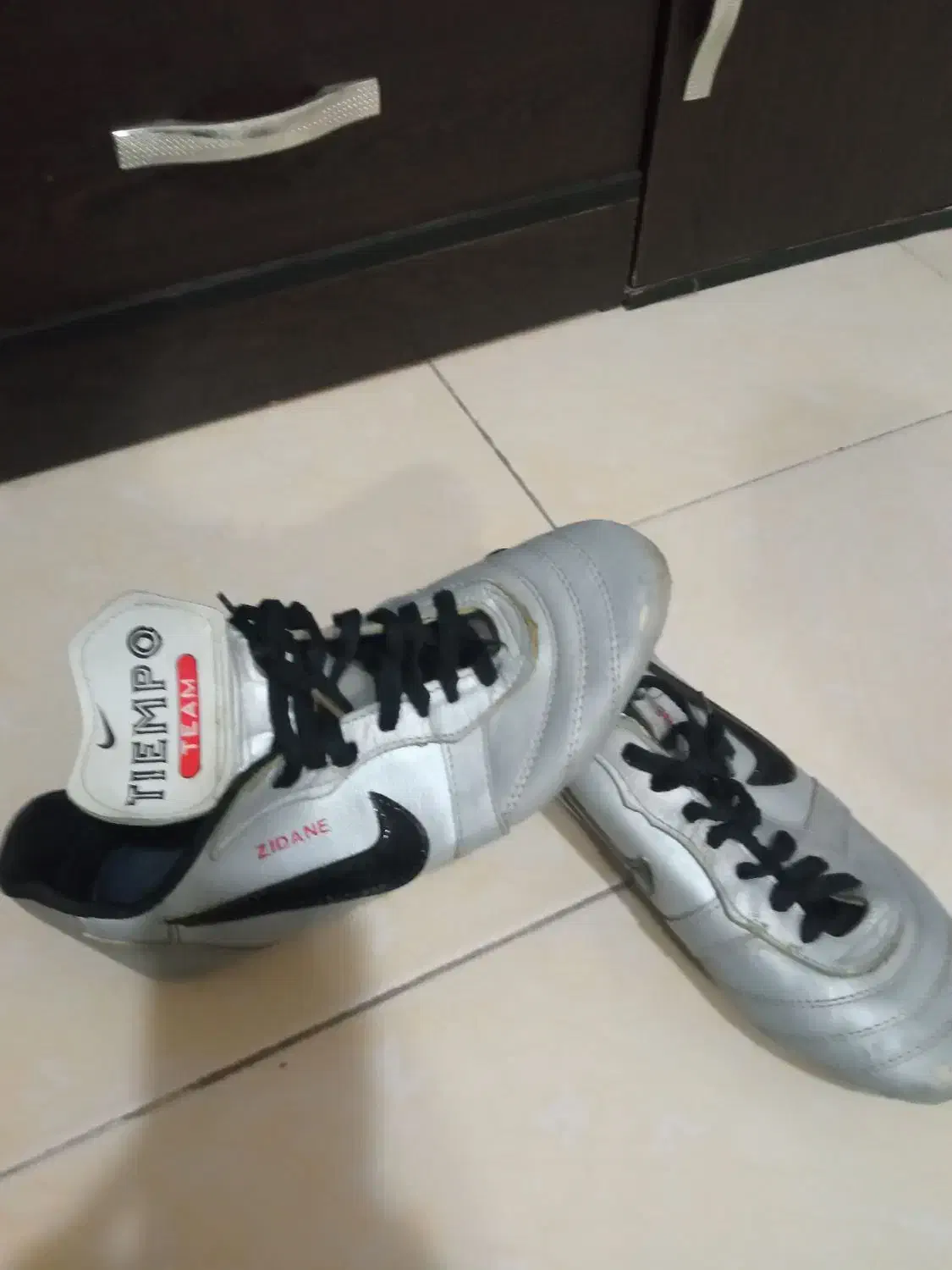 کفش نایک|کیف، کفش، کمربند|گلبهار, شهر جدید گلبهار|دیوار