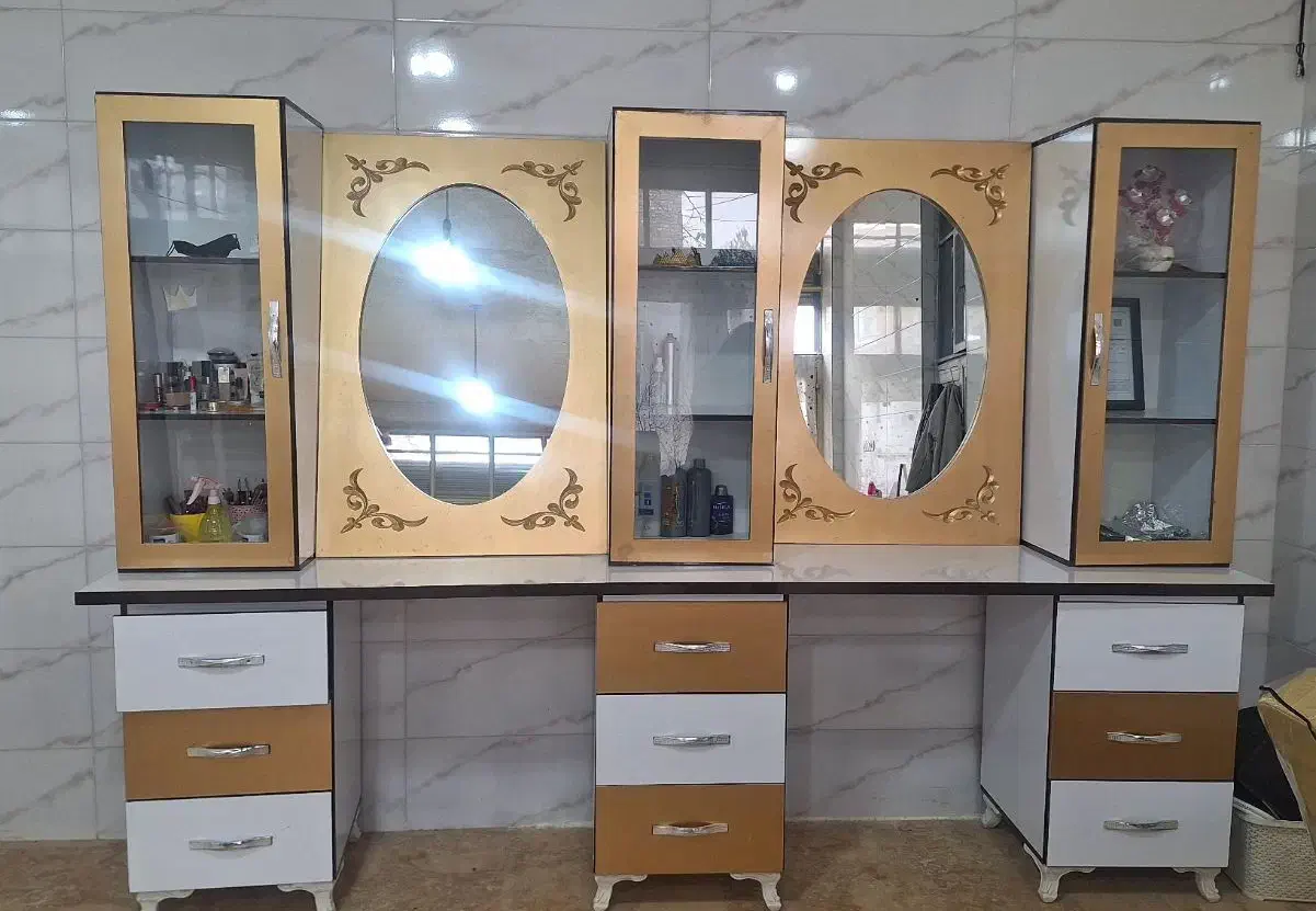 کمد و آینه سالن ارایشی|آرایشگاه و سالن‌های زیبایی|سلماس, |دیوار