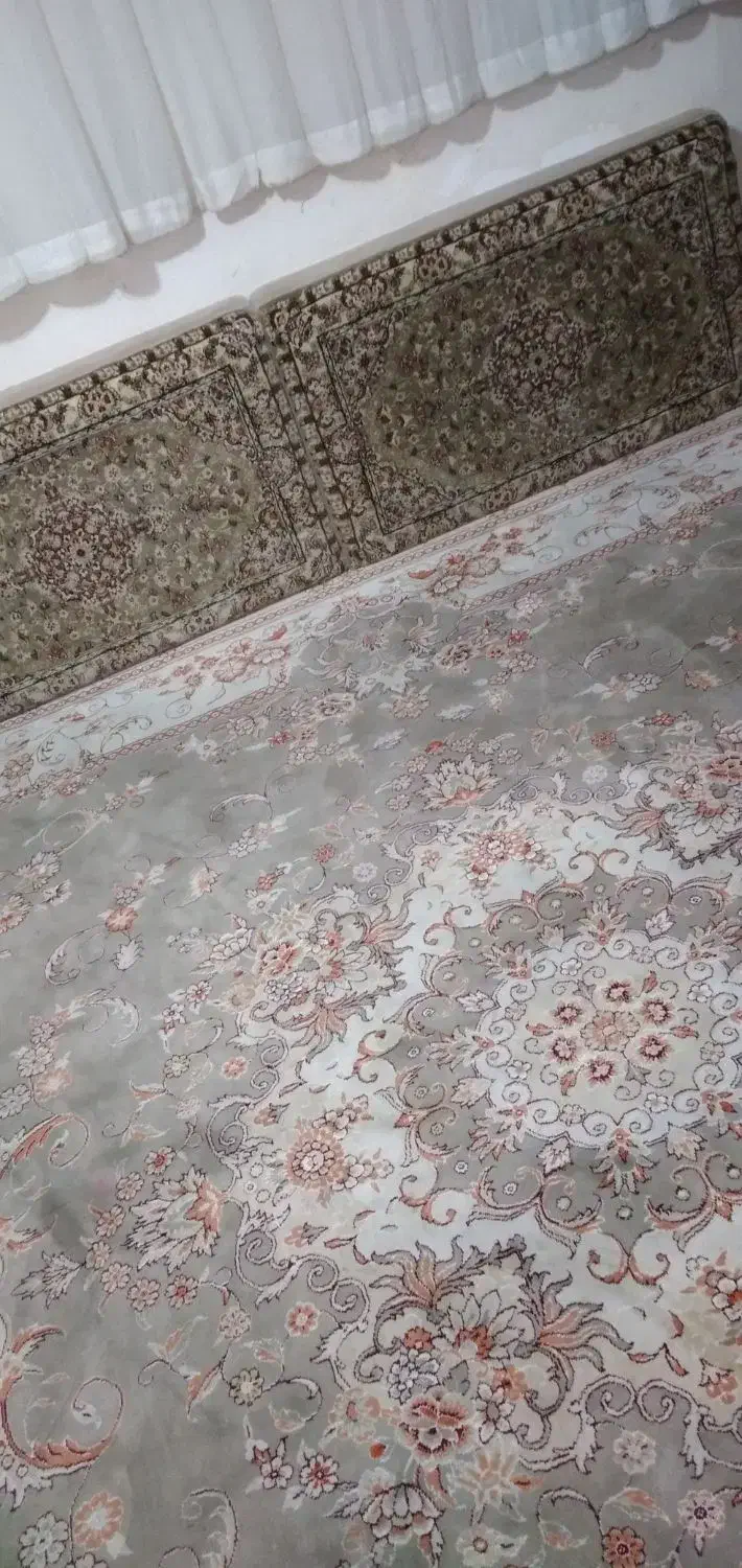 دوعدد فرش و وسایل دیگر|فرش|همدان, |دیوار