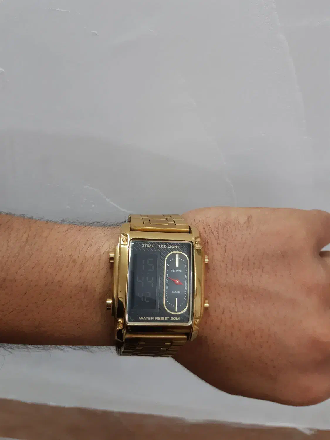 ساعت مچی|ساعت|قم, چهل اختران|دیوار