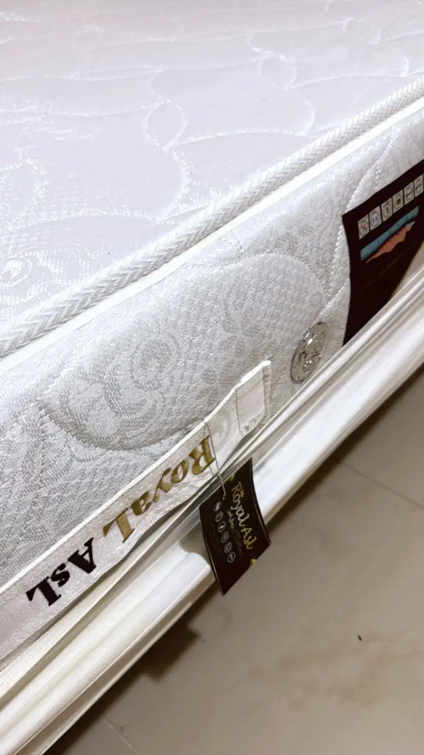 خوشخواب یکنفره به همراه کفی در حد نو|تشک تختخواب|کیش, |دیوار