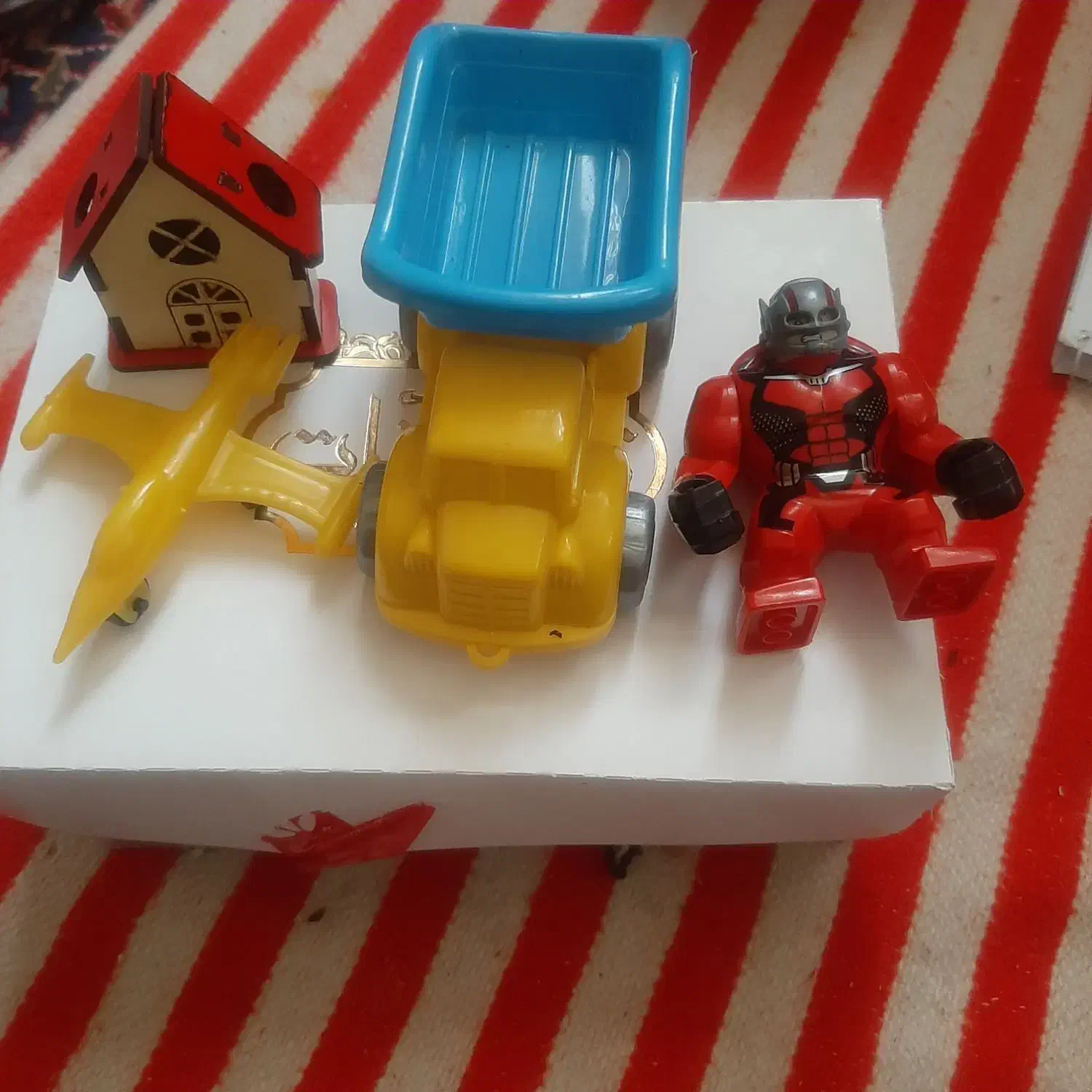 اسباب بازی|اسباببازی|رباطکریم, رباطکریم|دیوار