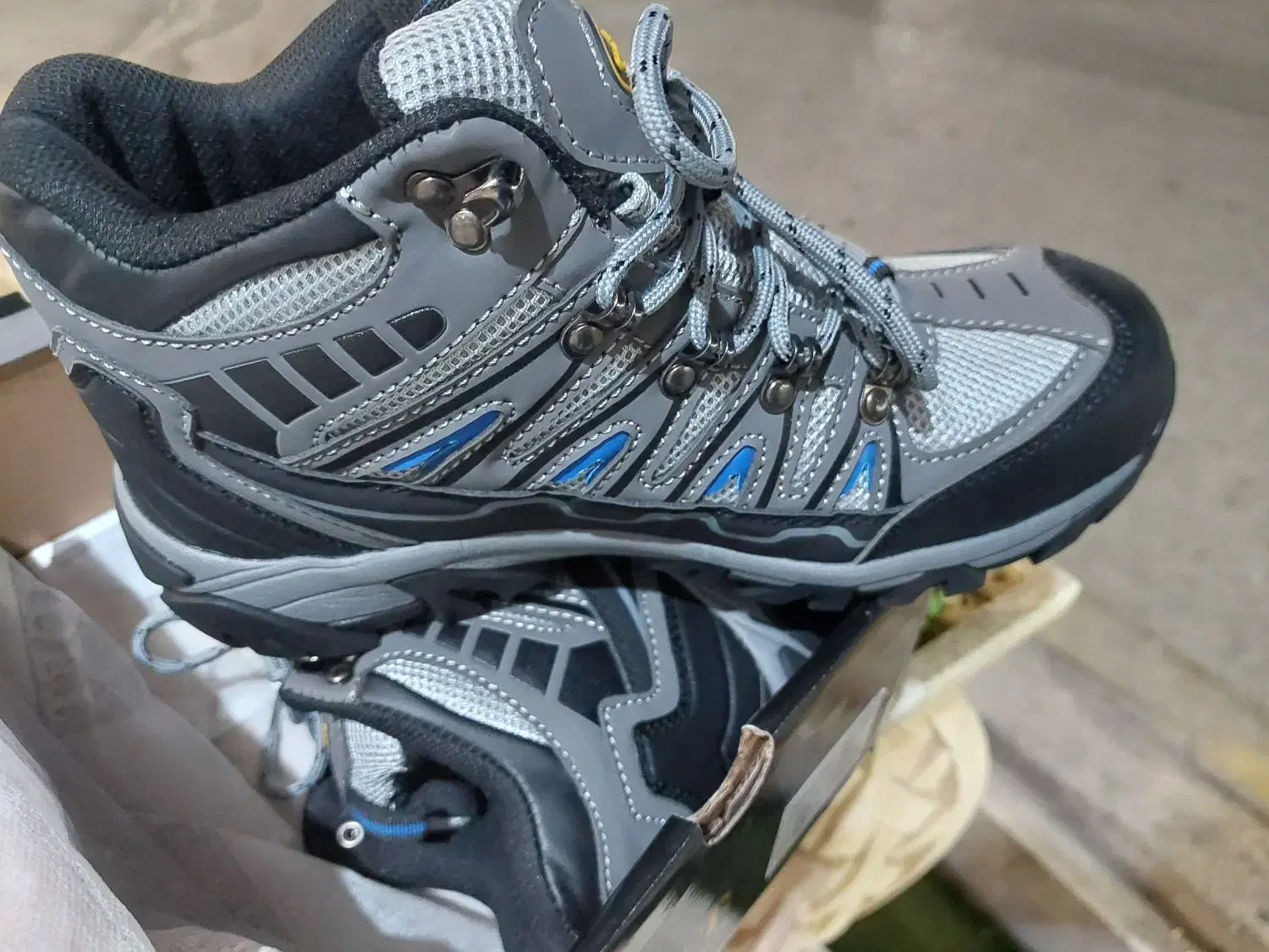 کفش ایمنی خارجی 42 و43|کیف، کفش، کمربند|بوشهر, |دیوار