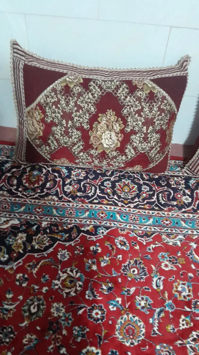 بالشت پشتی|رختخواب، بالش، پتو|لردگان, |دیوار