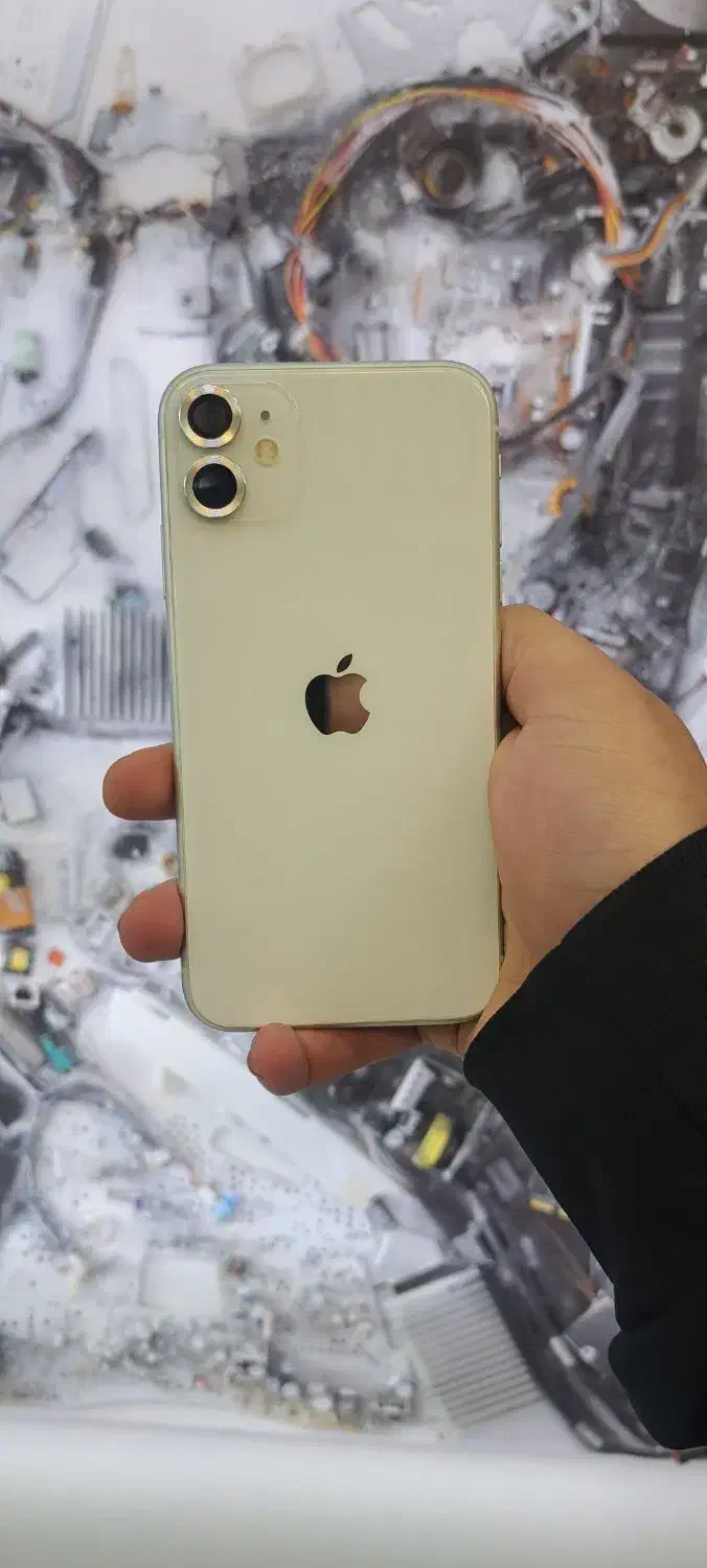 ایفون ۱۱نرمال ۱۲۸ بسیار تمیز رنگ سفید|موبایل|اصفهان, مفتح|دیوار