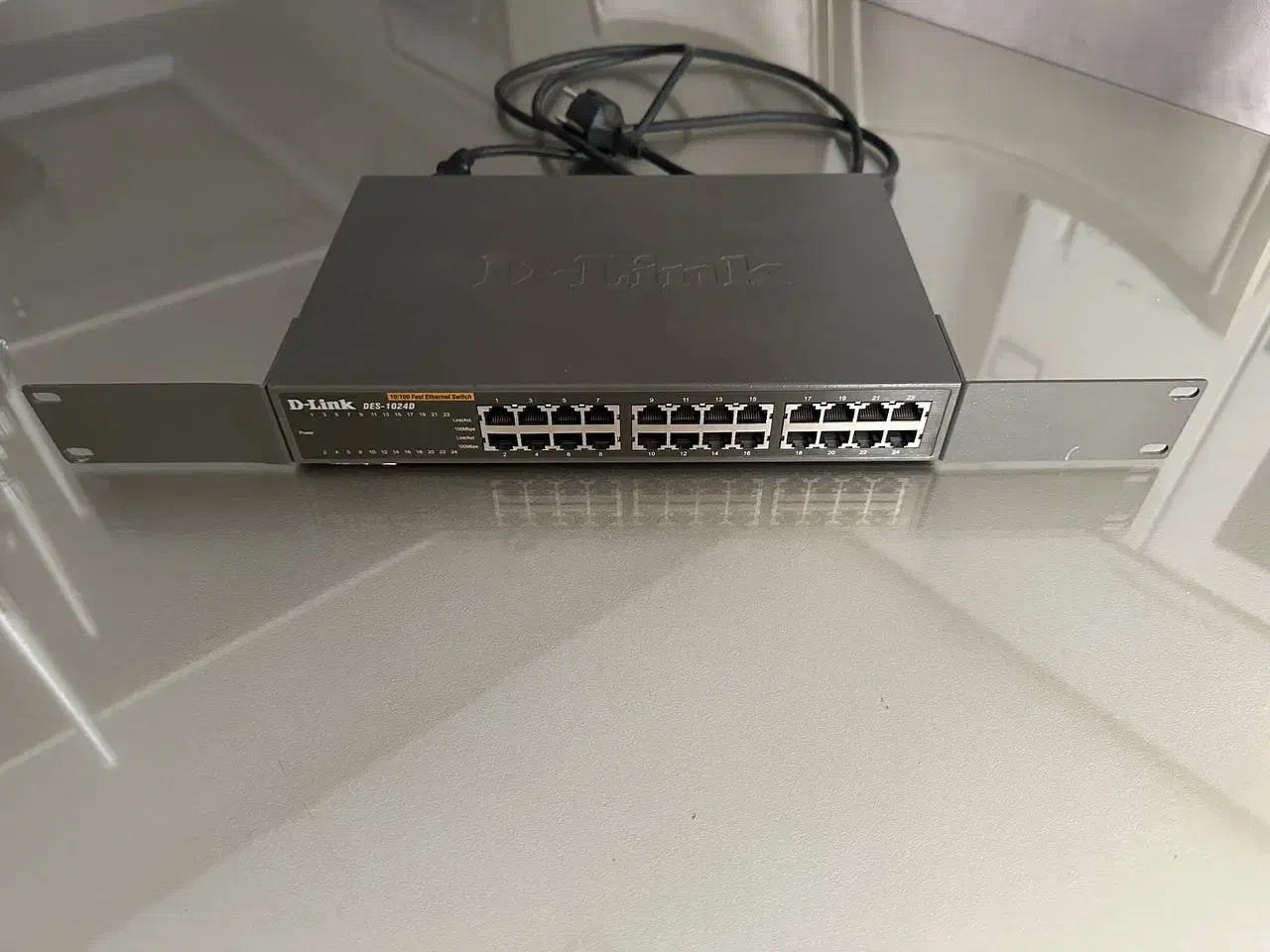 سوییچ دی لینک ۲۴ پورت|مودم و تجهیزات شبکه|ری, ولی آباد|دیوار