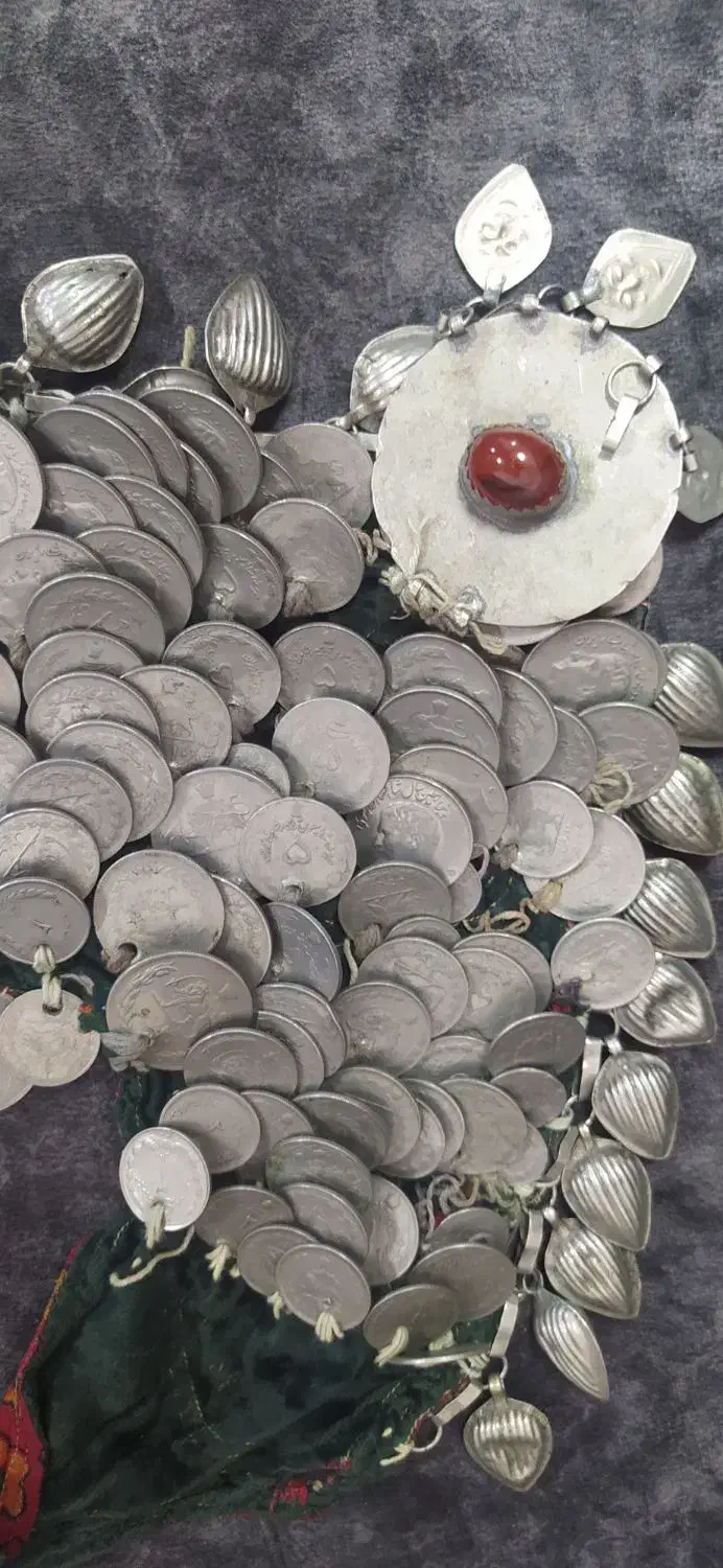 گردنبد با جلیقه با سکه شاهی|زیورآلات و اکسسوری|ضیاء آباد, |دیوار