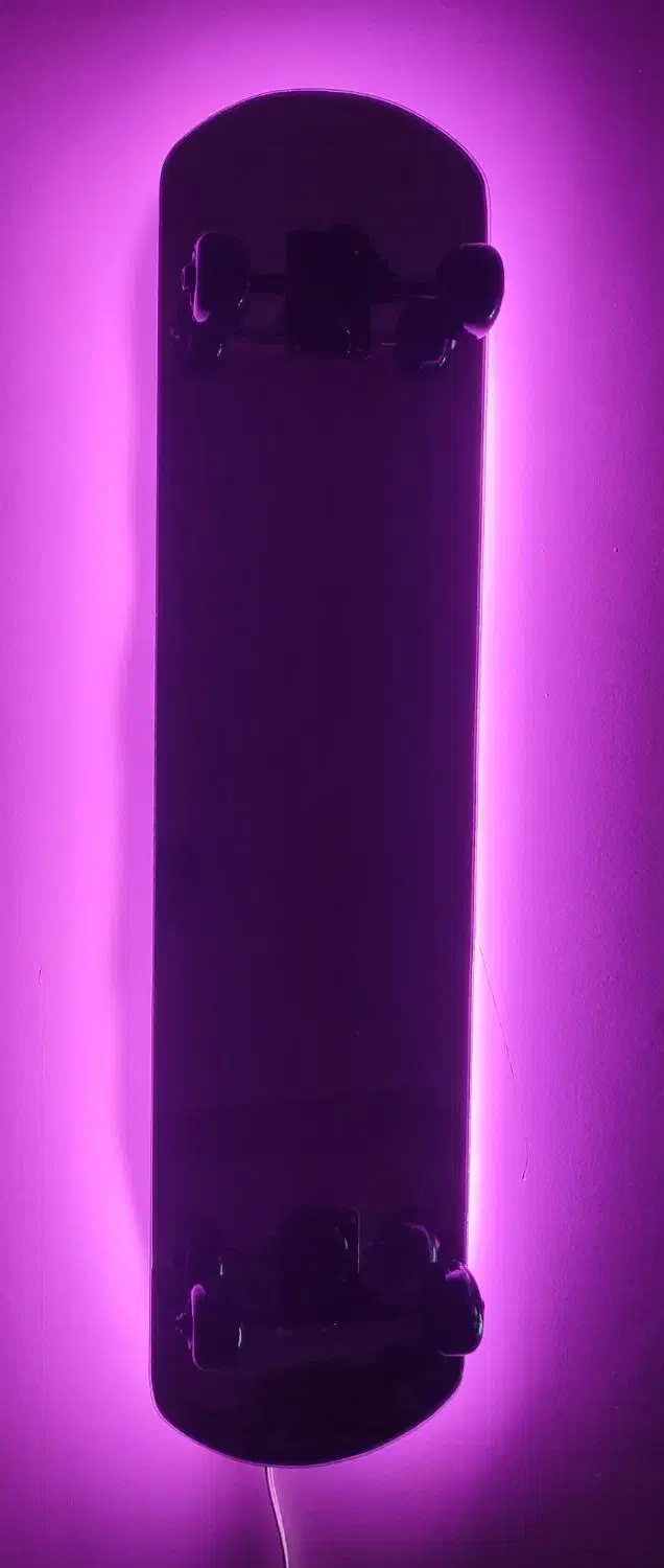 اینه|آینه|نسیم‌شهر, |دیوار