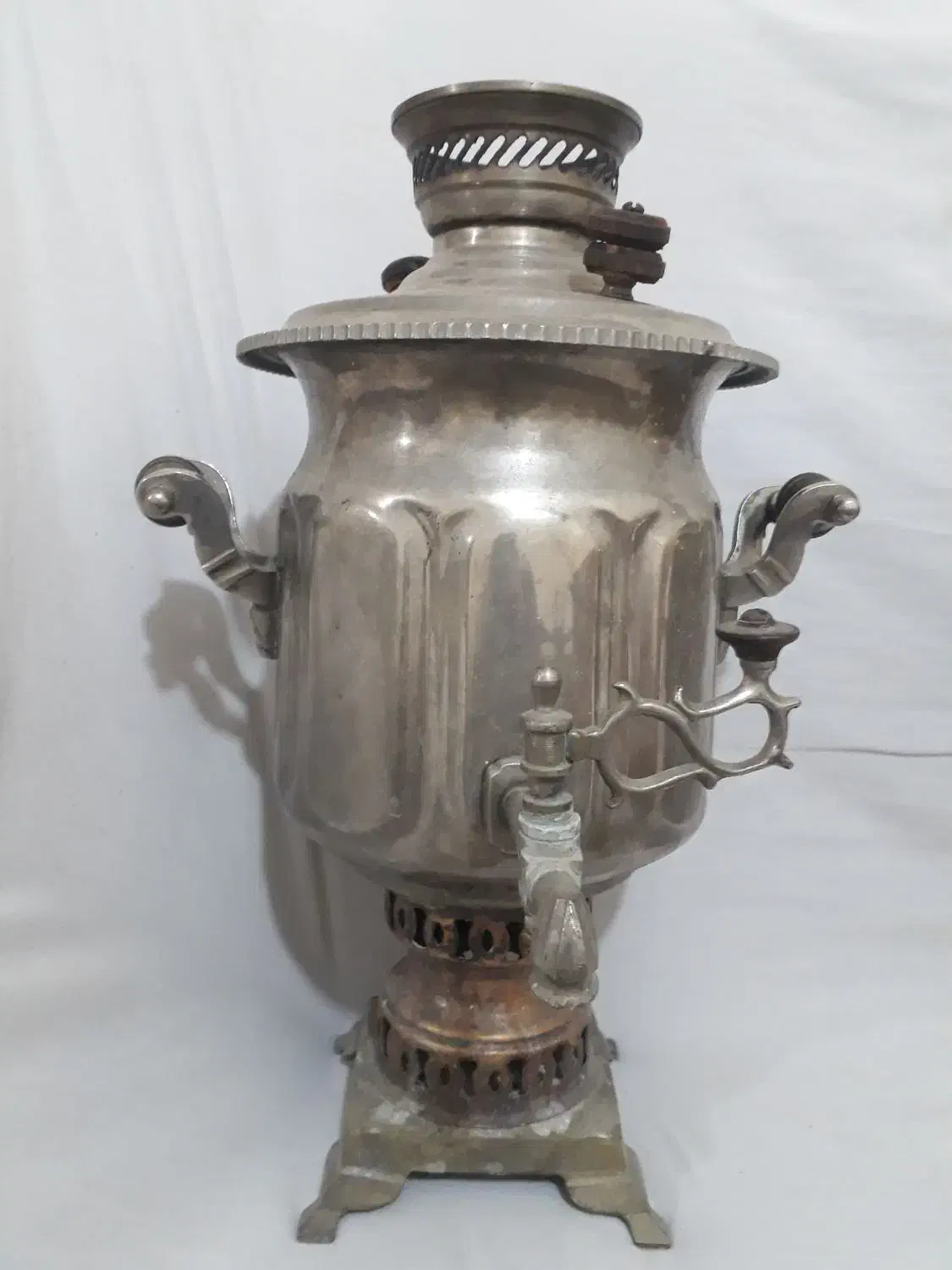 سماور ذغالی.صحرایی.سینی|کلکسیون اشیاء عتیقه|اهر, |دیوار