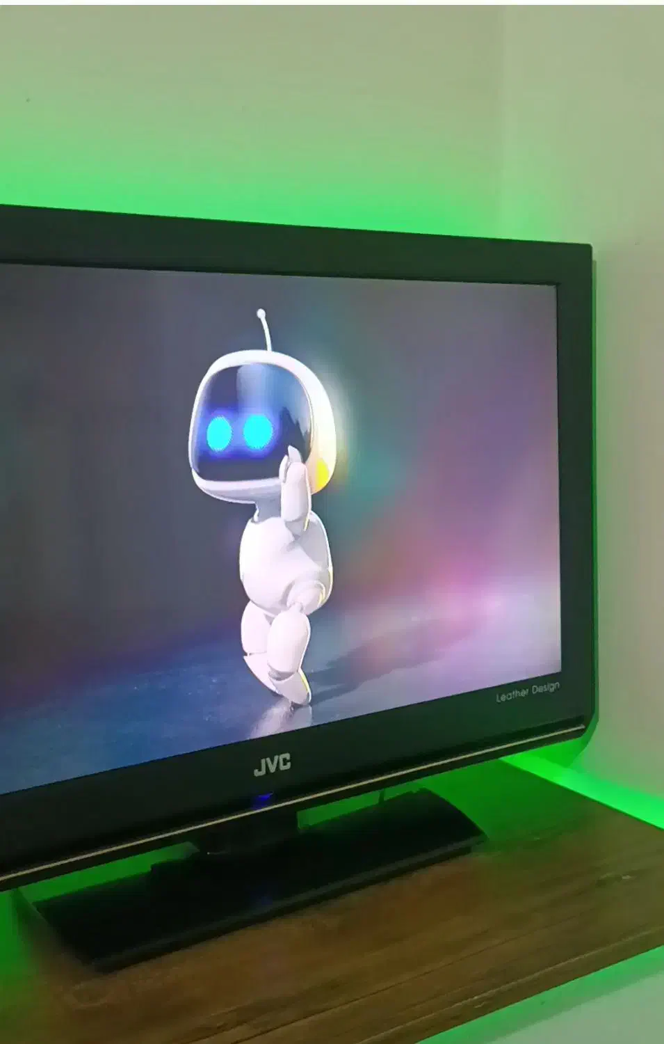 تلوزیون 32 اینچ JVC|تلویزیون و پروژکتور|باقرشهر, |دیوار