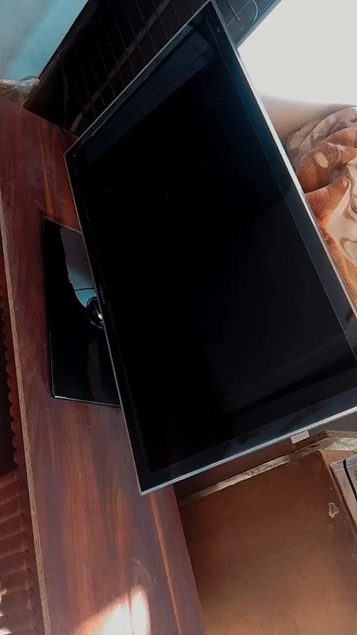 تلویزیون ال ی دی ۴۰اینج سامسونگ سمساری ارتش ۹|تلویزیون و پروژکتور|زابل, |دیوار
