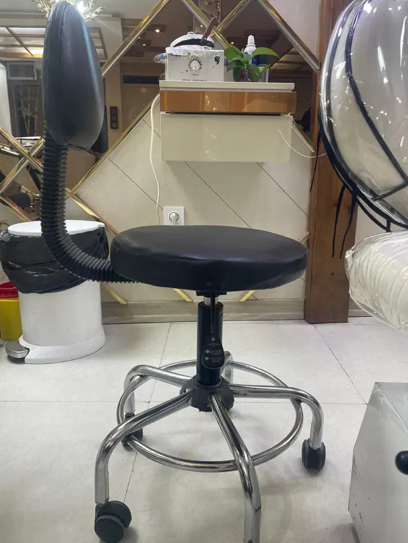 صندلی چرخدار|آرایشگاه و سالن‌های زیبایی|محلات, |دیوار