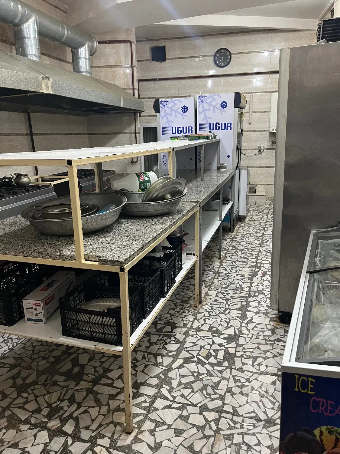 اجاره مغازه در پستک|اجارهٔ مغازه و غرفه|رشت, پستک|دیوار