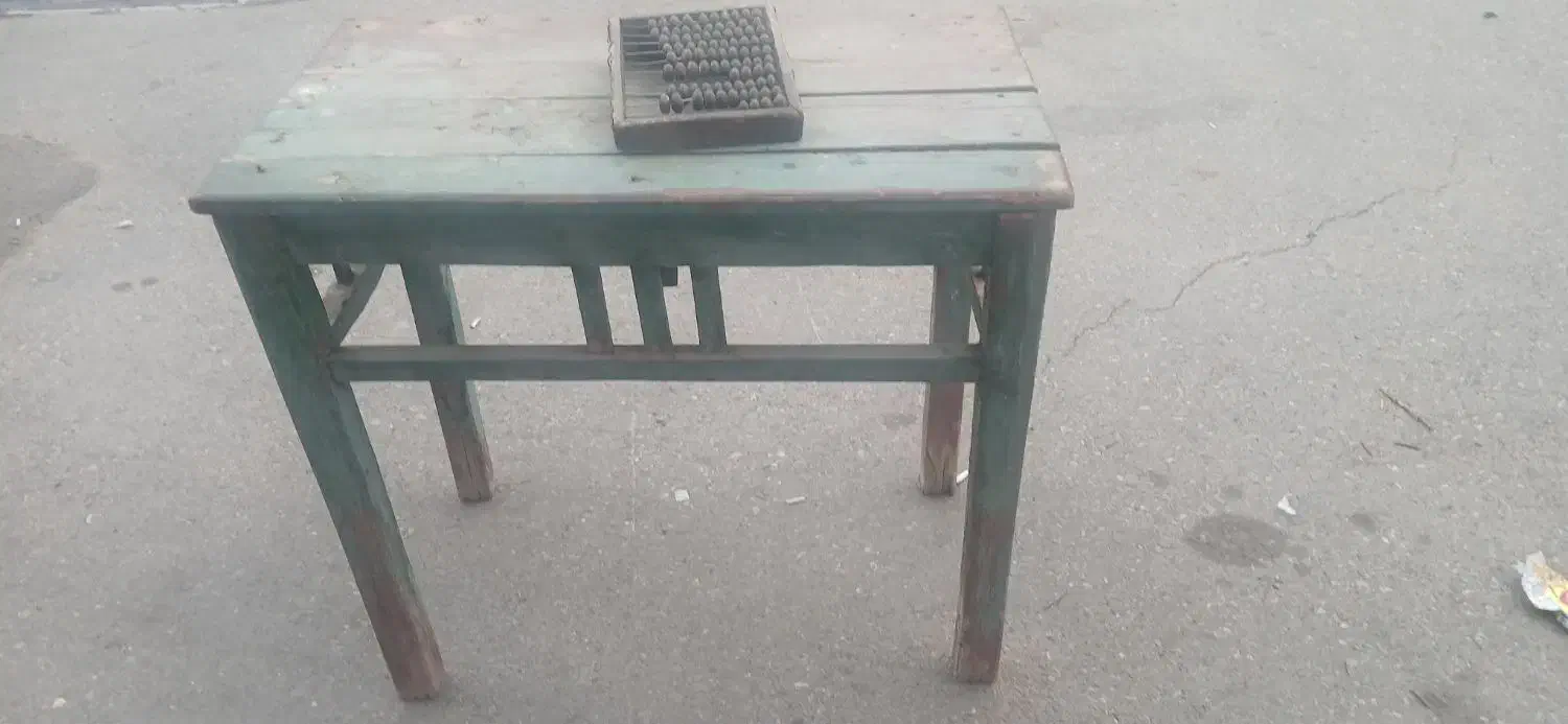 چرتکه ومیز عتیقه زمان قاجار|کلکسیون اشیاء عتیقه|جلفا, |دیوار