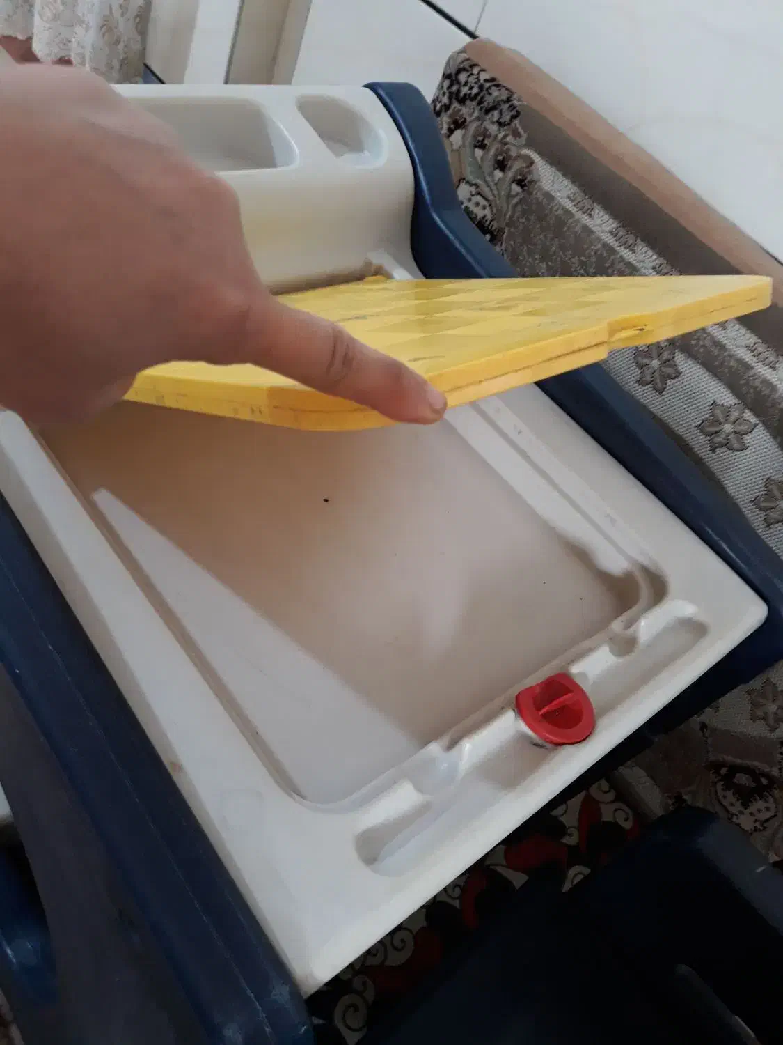 میز و صندلی بچگانه|تخت و صندلی بچه|برازجان, |دیوار