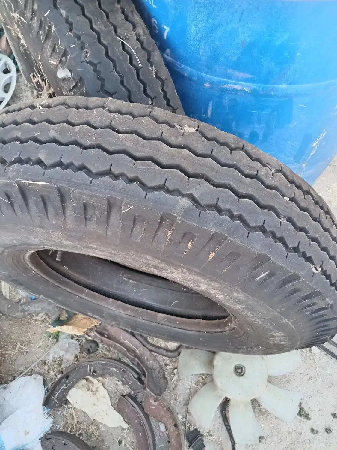 لاستیک نیسان جلو|قطعات یدکی و لوازم جانبی|بندر امام خمینی, |دیوار