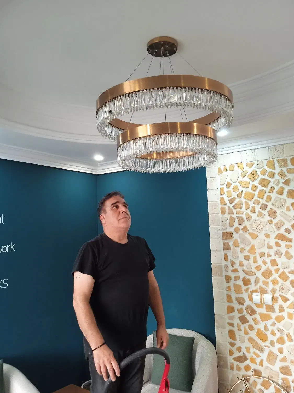 نصب انواع لوستر سنگین و کریستالی، فوری و تضمینی|خدمات پیشه و مهارت|گرگان, |دیوار