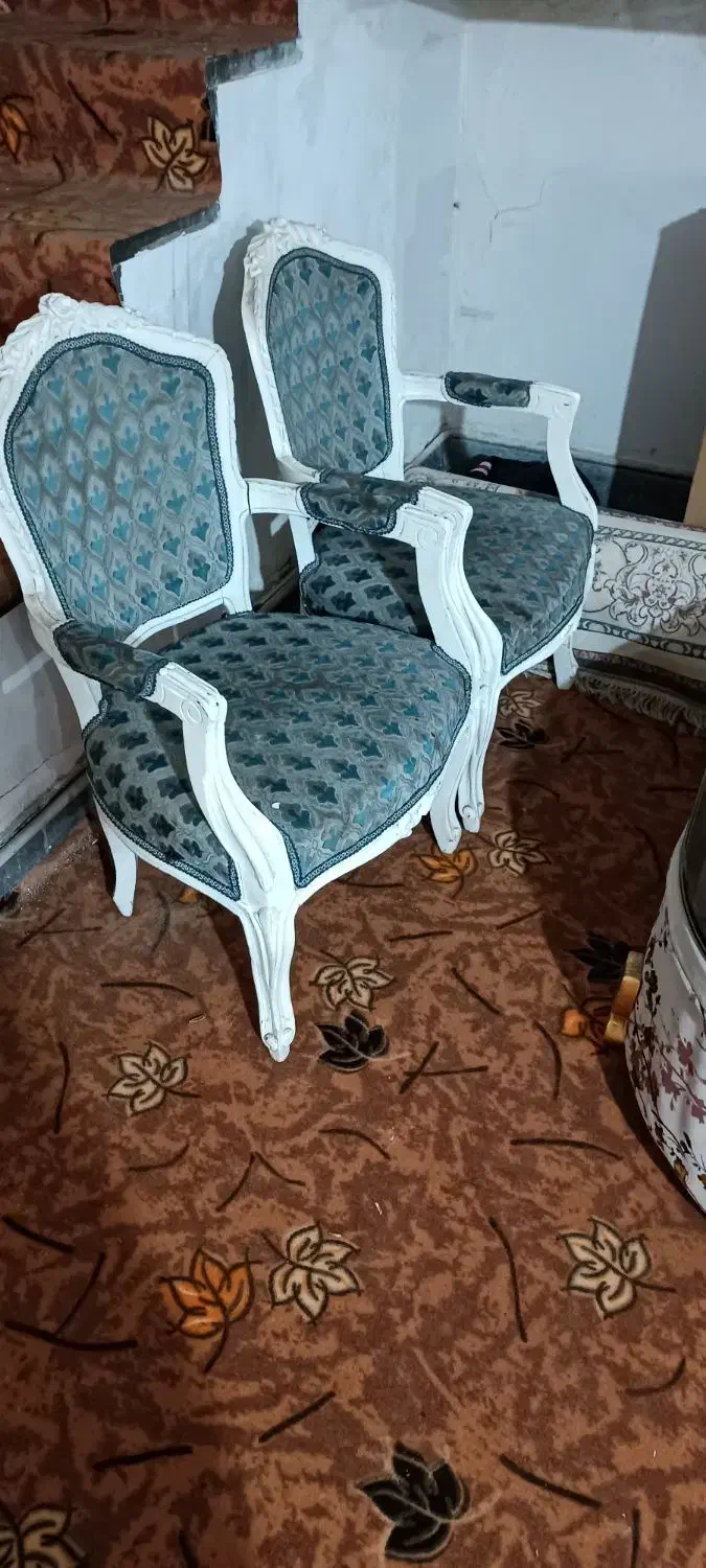 یک جفت پشتی|مبلمان خانگی و میز عسلی|محمدشهر, محمدشهر|دیوار