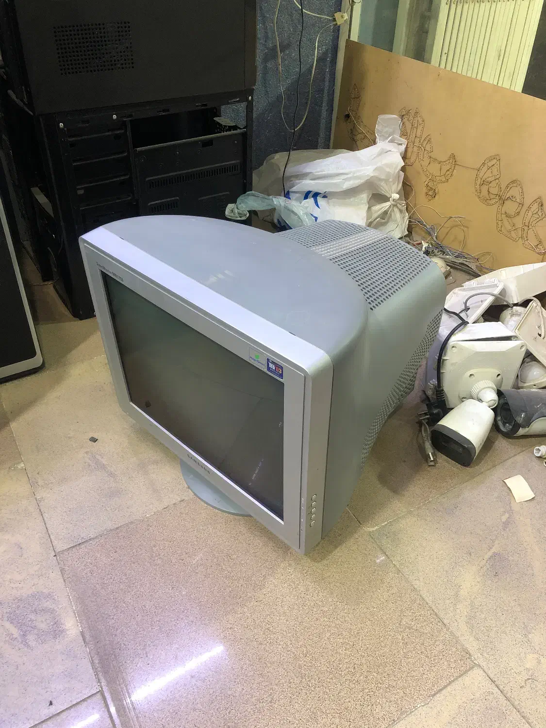 مانیتور crt samsung|قطعات و لوازم جانبی رایانه|کاشان, فاز ۲ ناجی آباد|دیوار